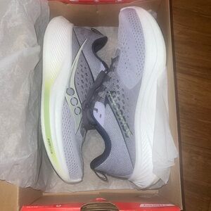 Saucony Women’s Iris/ Navy Ride 17 Size 9 in New Condition.